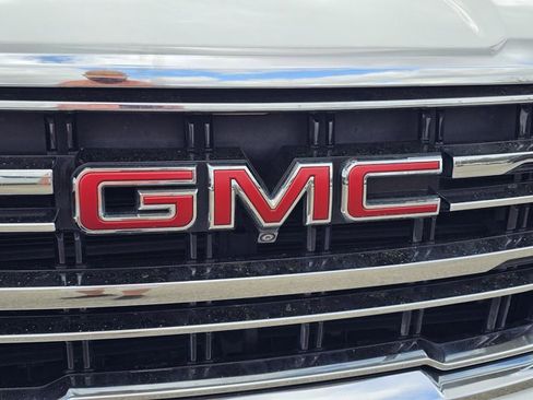 Used 2021 GMC Yukon SLT w/ SLT Luxury Plus Package image 3