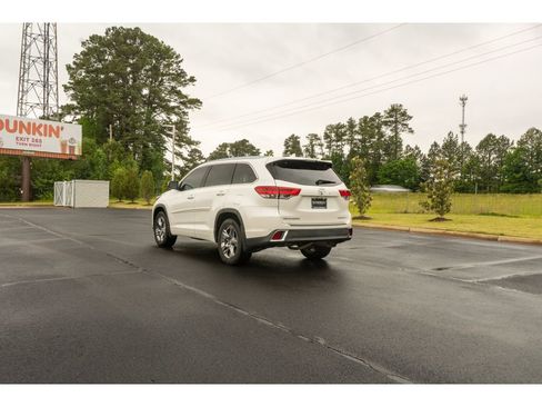 Used 2017 Toyota Highlander Limited Platinum AWD/4WD image 7