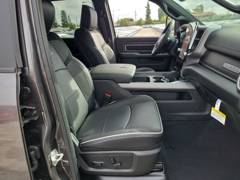 New 2026 RAM 2500 Laramie AWD/4WD image 15