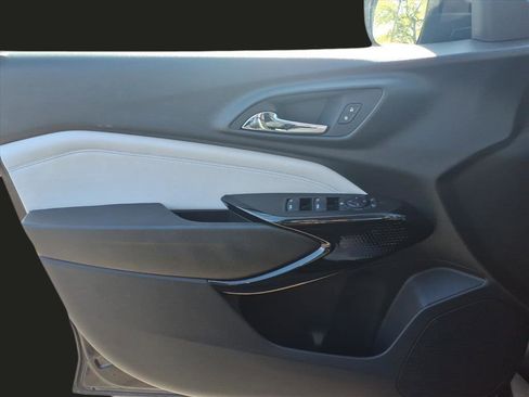 Used 2025 Chevrolet Trax LT image 20