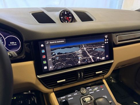 Used 2022 Porsche Cayenne Platinum Edition image 21