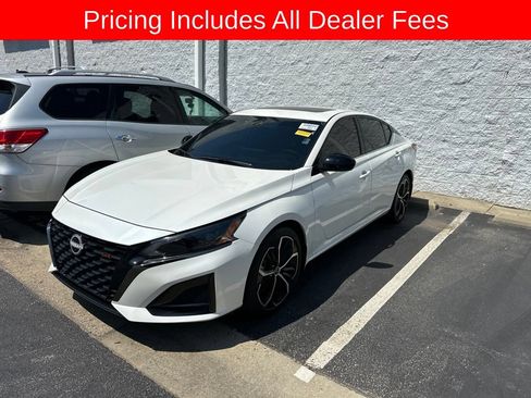 Certified 2025 Nissan Altima 2.5 SR w/ SR Premium Package FWD image 4