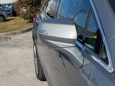 Used 2024 Cadillac XT5 Premium Luxury image 12