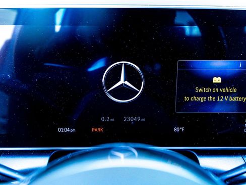 Used 2023 Mercedes-Benz GLC 300 image 17