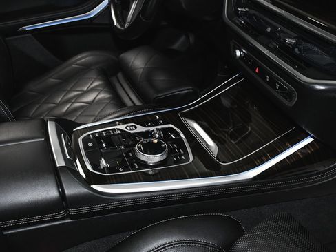 Used 2023 BMW X7 xDrive40i w/ Executive Package image 87