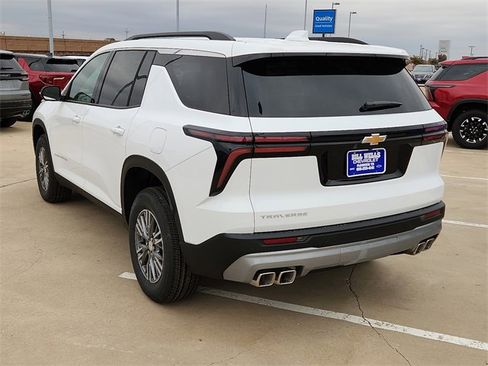 New 2026 Chevrolet Traverse LT image 3