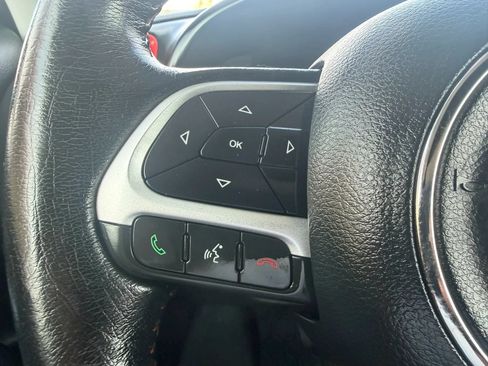 Used 2016 Jeep Renegade Trailhawk w/ Premium Trailhawk Package AWD/4WD image 12