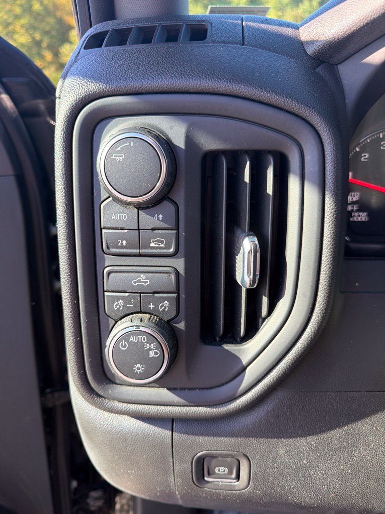 Used 2022 Chevrolet Silverado 1500 Custom AWD/4WD image 20