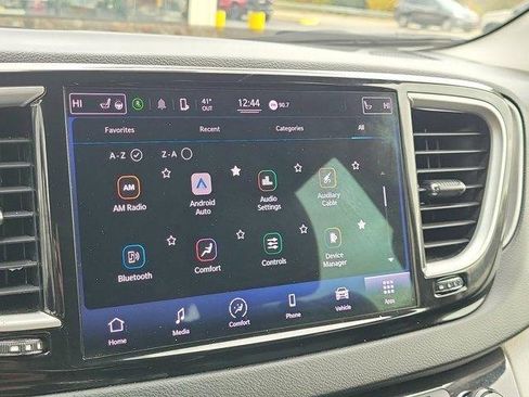 Used 2022 Chrysler Pacifica Touring-L image 28