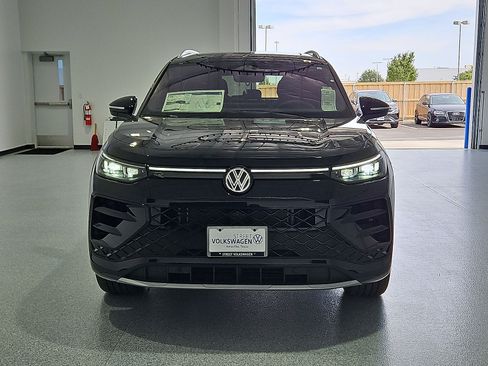 New 2026 Volkswagen Tiguan SEL R-Line AWD/4WD image 4