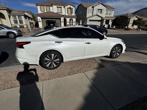 Used 2019 Nissan Altima 2.5 SL FWD image 2