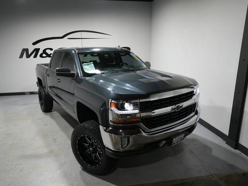 Used 2018 Chevrolet Silverado 1500 LT w/ All Star Edition image 22