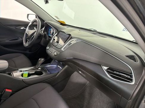 Used 2018 Chevrolet Malibu LT FWD image 17