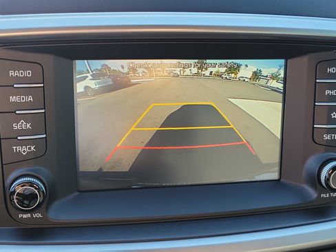 Used 2020 Kia Sorento FWD V6 image 23