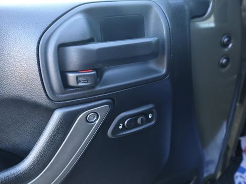 Used 2015 Jeep Wrangler Sport image 14