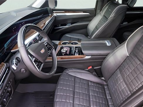 Used 2025 Cadillac Escalade Sport Platinum w/ LPO, ONYX Package image 10