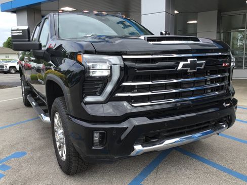 New 2026 Chevrolet Silverado 2500 LT w/ Z71 Chrome Sport Edition AWD/4WD image 2