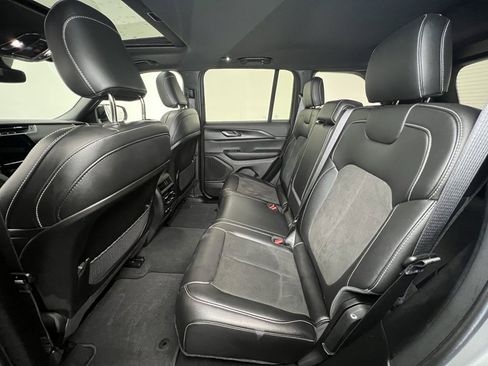 Used 2024 Jeep Grand Cherokee Altitude image 5