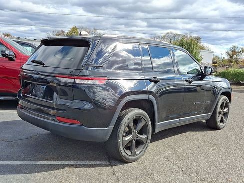 Used 2023 Jeep Grand Cherokee Altitude AWD/4WD image 13