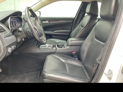 Used 2021 Chrysler 300 Touring L AWD/4WD image 2