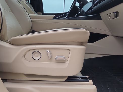 Used 2021 Cadillac Escalade Premium Luxury image 33