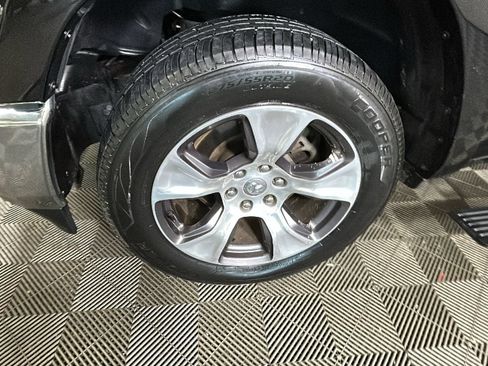 Used 2019 RAM 1500 Laramie AWD/4WD image 11