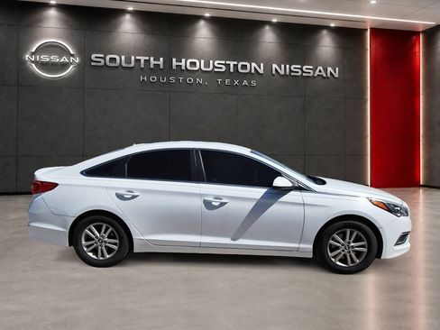 Used 2017 Hyundai Sonata SE FWD image 5