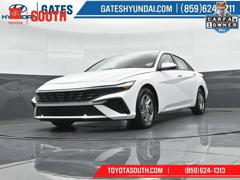 Used 2025 Hyundai Elantra SE FWD image 39