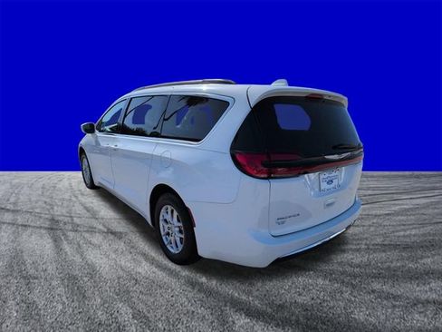 Used 2022 Chrysler Pacifica Touring-L FWD image 6