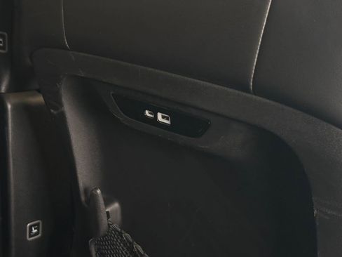 Used 2025 Chrysler Pacifica Limited image 33