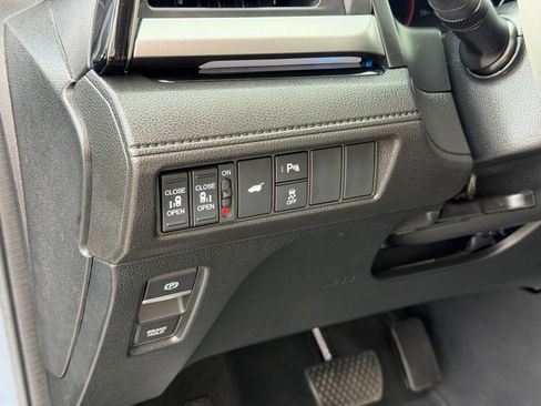 Used 2025 Honda Odyssey Touring image 17