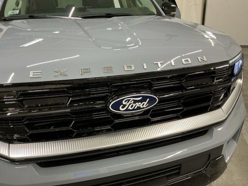 New 2027 Ford Expedition Platinum w/ Driver's Package AWD/4WD image 28