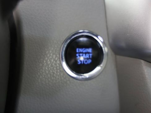 Used 2018 Toyota Highlander Limited image 21