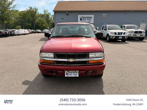 Used 2000 Chevrolet S10 Pickup LS w/ Preferred Equipment Group AWD/4WD image 2