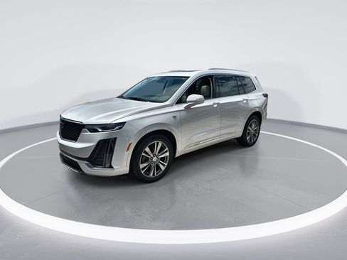 Used 2021 Cadillac XT6 Premium Luxury FWD image 4