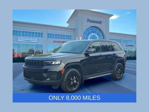 Used 2025 Jeep Grand Cherokee Altitude AWD/4WD image 1