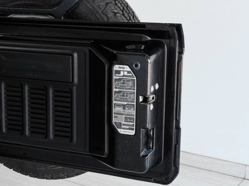 Used 2018 Jeep Wrangler Unlimited Sport S image 47