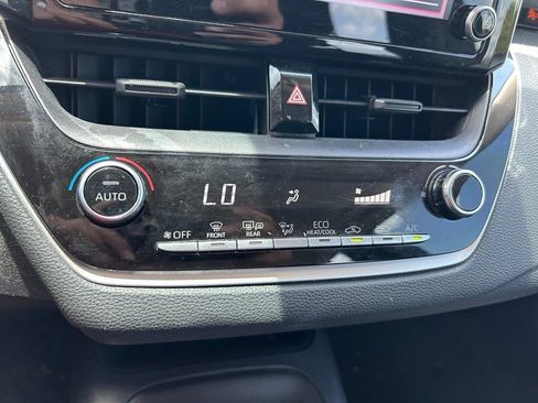 Used 2020 Toyota Corolla LE FWD image 26