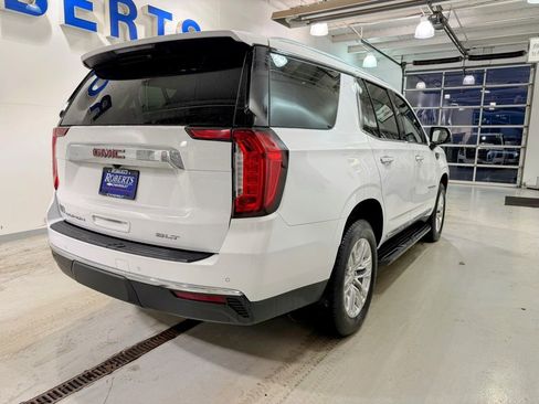 Used 2022 GMC Yukon SLT w/ SLT Luxury Package image 3