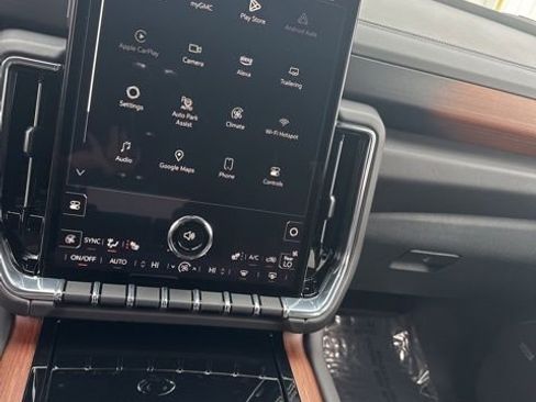 Used 2025 GMC Yukon Denali image 25