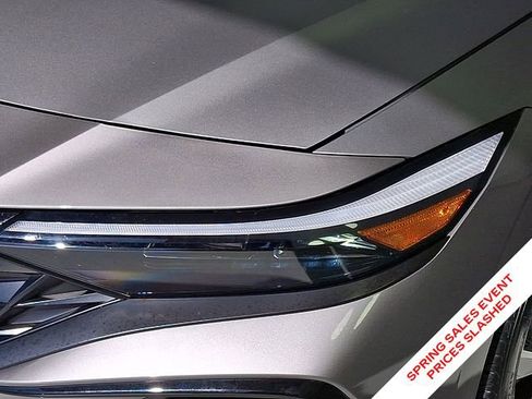 Certified 2024 Hyundai Elantra Limited FWD image 10