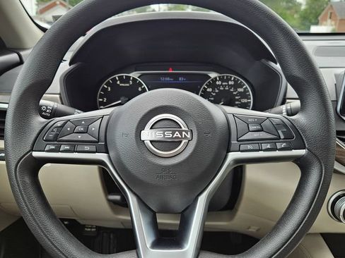 Used 2023 Nissan Altima 2.5 SV FWD image 22