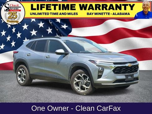 Used 2025 Chevrolet Trax LT FWD image 1