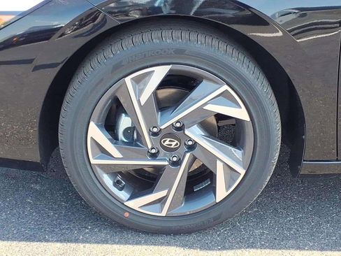 New 2026 Hyundai Elantra Limited FWD image 15