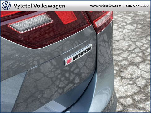 Certified 2021 Volkswagen Tiguan SE w/ Panoramic Sunroof Package image 10