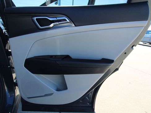 Used 2024 Kia Sportage EX image 40