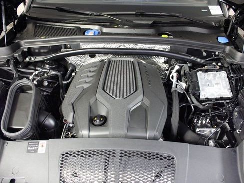Certified 2026 Porsche Macan AWD/4WD image 41