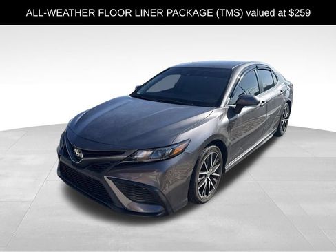 Used 2022 Toyota Camry SE w/ Cold Weather Package AWD/4WD image 3