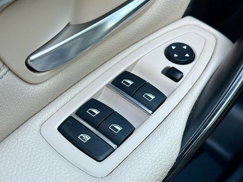 Used 2018 BMW 330i xDrive Wagon image 18