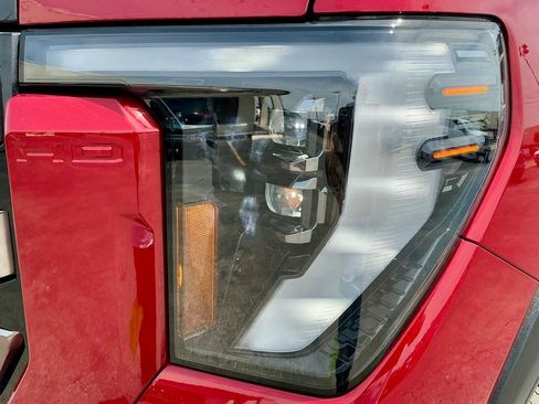Used 2025 GMC Sierra 2500 AT4X AWD/4WD image 10